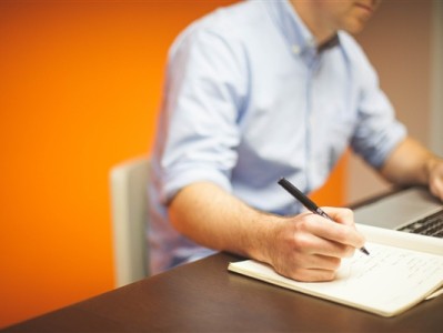 美国年轻人为了生存：把约会App当领英用 在上面努力找工作 ！