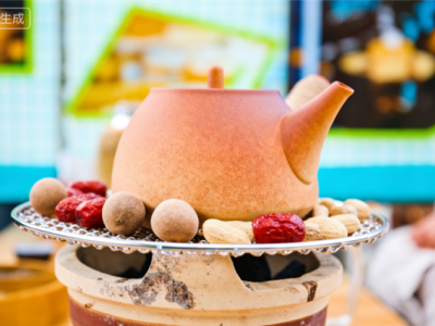 1家3口围炉煮茶一氧化碳中毒 母亲胸闷呕吐晕倒 ！