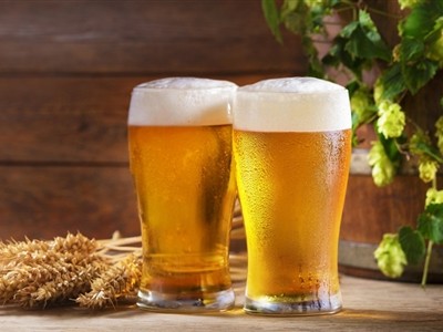 领导疯狂劝酒：员工喝完口吐鲜血 ！