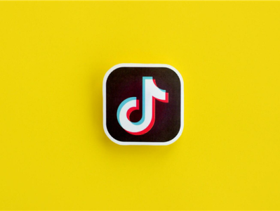 为家里还债40余万 脑瘫美妆博主被质疑装病 母亲回应 ！