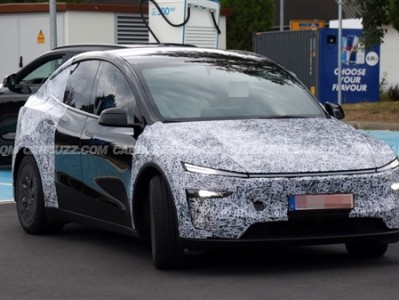 三排六座加长 特斯拉Model Y L实车现身纽北：国产或卖35万 ！