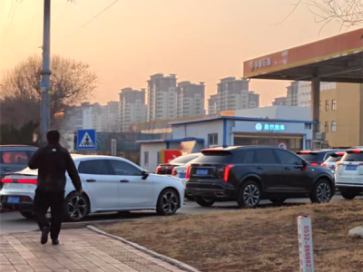 国内油价今日将迎年内最大涨幅！网友实拍多地加油站排长队 ！