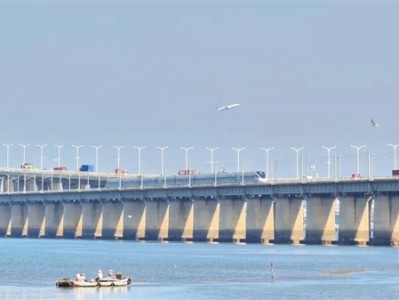 “陆海空”集齐：飞机、高铁、汽车、渔船在这里同框 !