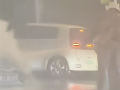 孤身救火致订单超时赔款100元 外卖骑手：以后看到还会帮忙 ！