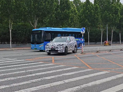 魏牌旗舰全尺寸SUV细节曝光：空悬+后轮转向 掉头丝滑非常 !