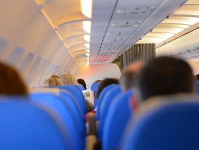 因空管员睡着！法国一航班在空中滞留一小时 乘客：全程所有人都保持镇定 ！