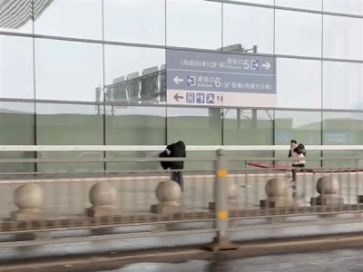 母亲送错进站口儿子狂追 郑州东站到底有多大？ 