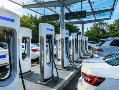 交通运输部：今年启动服务区机制升级行动 增加马桶位、完善充电设施 ！