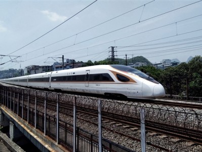 加州高铁烧500亿元15年没铺一条轨：美国坐不住了 跟中国比弱爆！ 