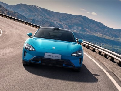 小米汽车强烈建议冰雪路面切换湿滑模式：转弯更可控 制动更防滑 ！