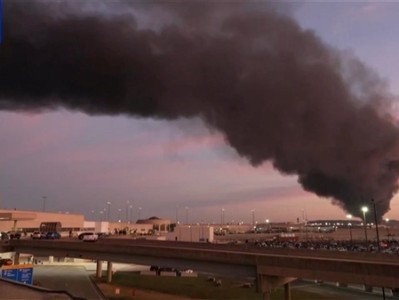 起飞时引擎脱落 坠毁爆炸！美国UPS坠机已致11死 !