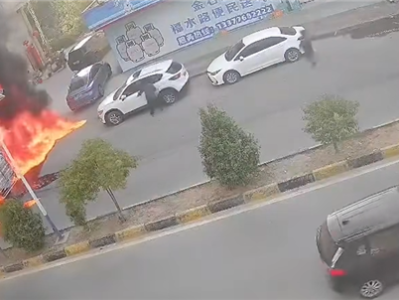 男子大火中淡定掉头致车辆被烧 网友急疯 ！