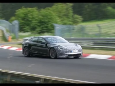 2026款特斯拉Model S Plaid现身纽北赛道 冲击小米SU7 Ultra纪录 !