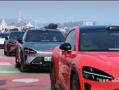 386辆小米婚车队刷屏！雷军直播间透露：新郎很特别 集齐SU7/YU7/Ultra ！