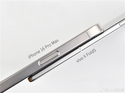 vivo X Fold5真机照出炉：折叠态厚度接近iPhone 16 Pro Max ！