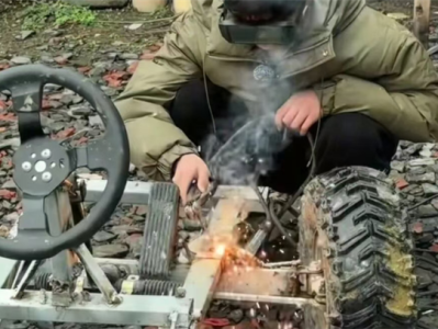 800元造真车！15岁少年用压岁钱自制电动车：最高时速30公里 ！