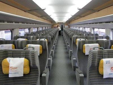 别用第三方抢了！12306技术人员：用抢票软件购票 将被放入慢速队列 ！