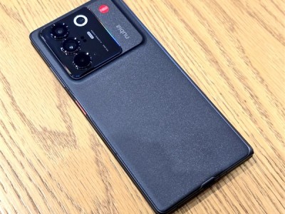 努比亚首款大折叠！努比亚Fold发布：8150元起 ！